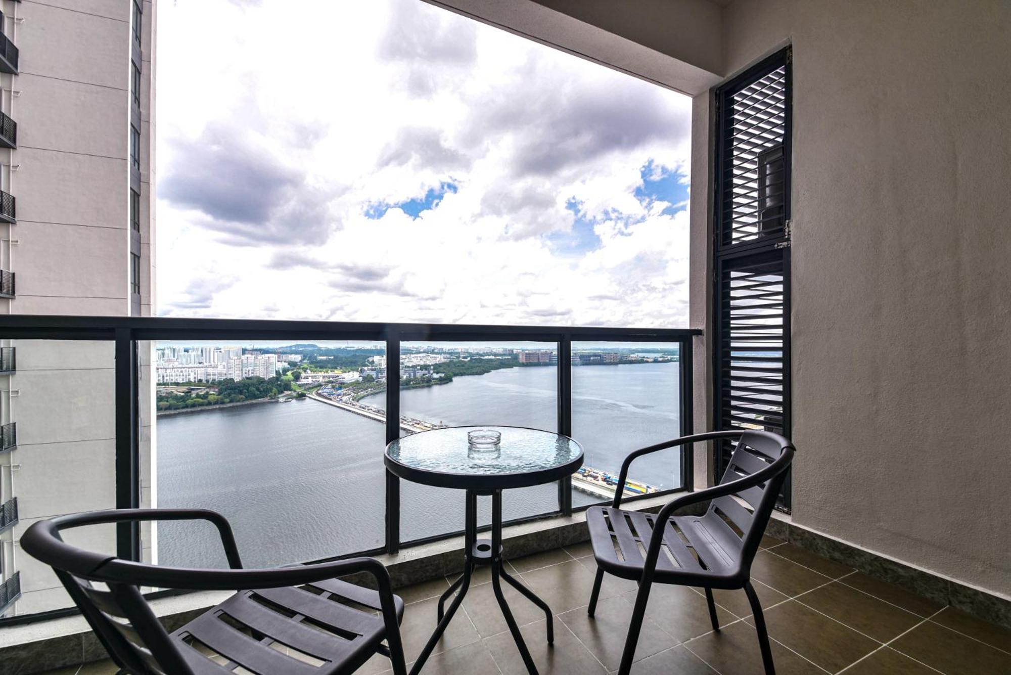 Apartemen R&f Princess Cove Seine Region By Fuju With Seaview At Jb Centre#adjacent To Singapore#5 Mins Walk To Clq#self Check-in#free Parking Johor Bahru