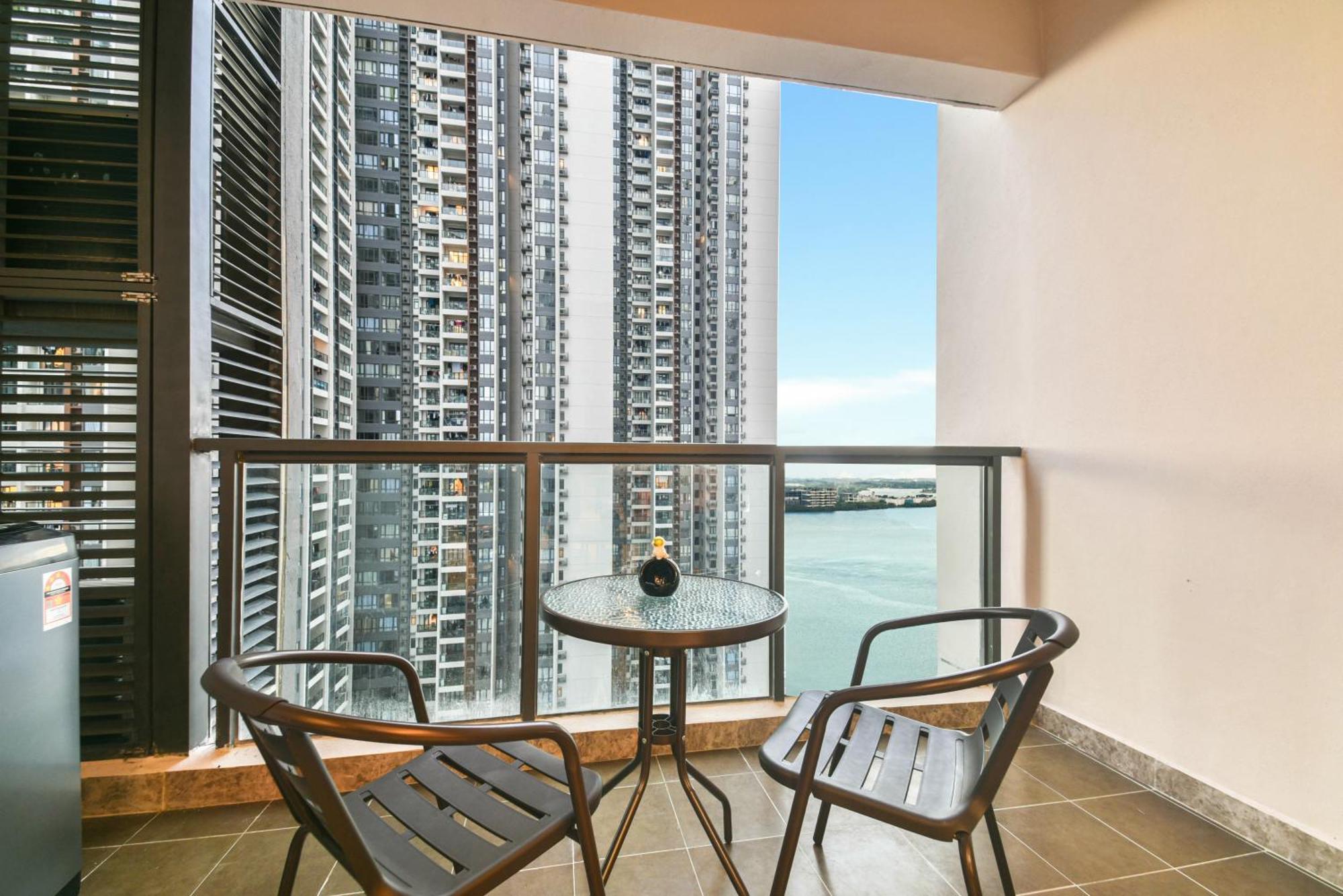 Apartemen R&f Princess Cove Seine Region By Fuju With Seaview At Jb Centre#adjacent To Singapore#5 Mins Walk To Clq#self Check-in#free Parking *