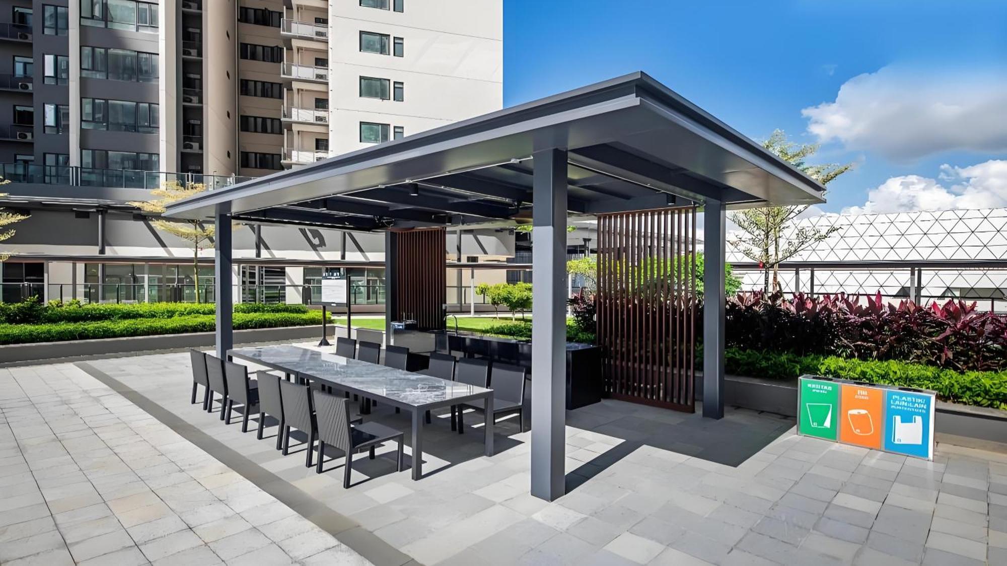 R&f Princess Cove Seine Region By Fuju With Seaview At Jb Centre#adjacent To Singapore#5 Mins Walk To Clq#self Check-in#free Parking Apartment Johor Bahru