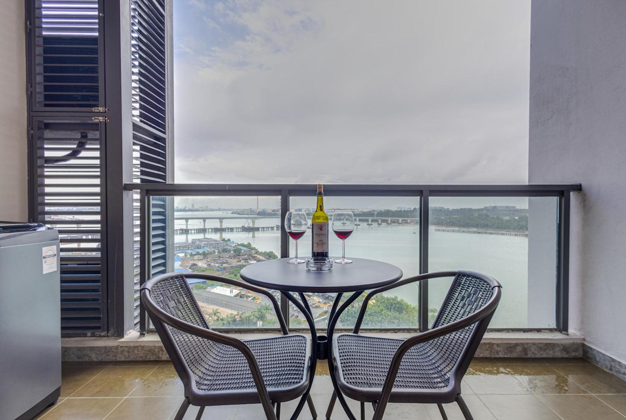 R&f Princess Cove Seine Region By Fuju With Seaview At Jb Centre#adjacent To Singapore#5 Mins Walk To Clq#self Check-in#free Parking * Johor Bahru