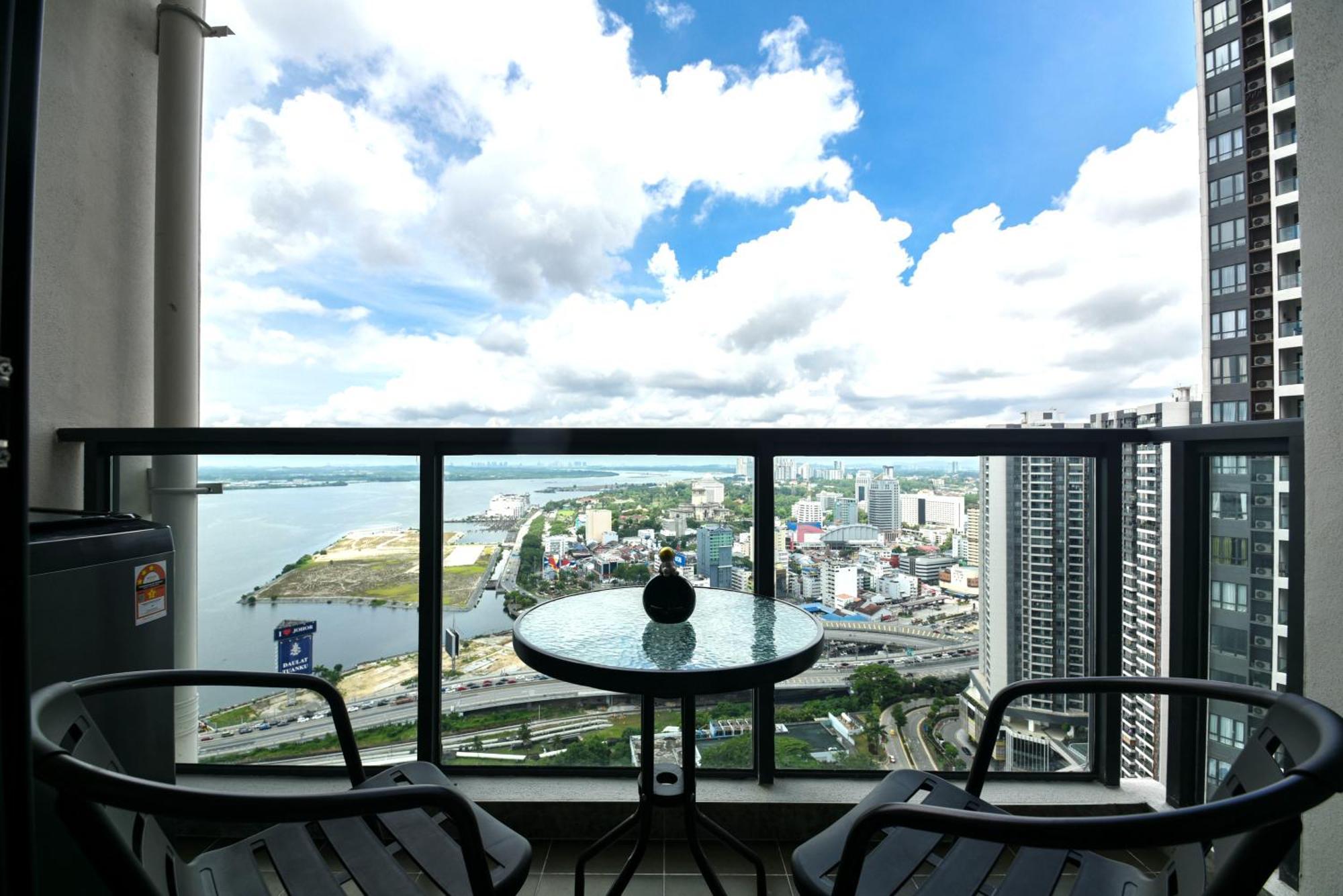 R&f Princess Cove Seine Region By Fuju With Seaview At Jb Centre#adjacent To Singapore#5 Mins Walk To Clq#self Check-in#free Parking Johor Bahru