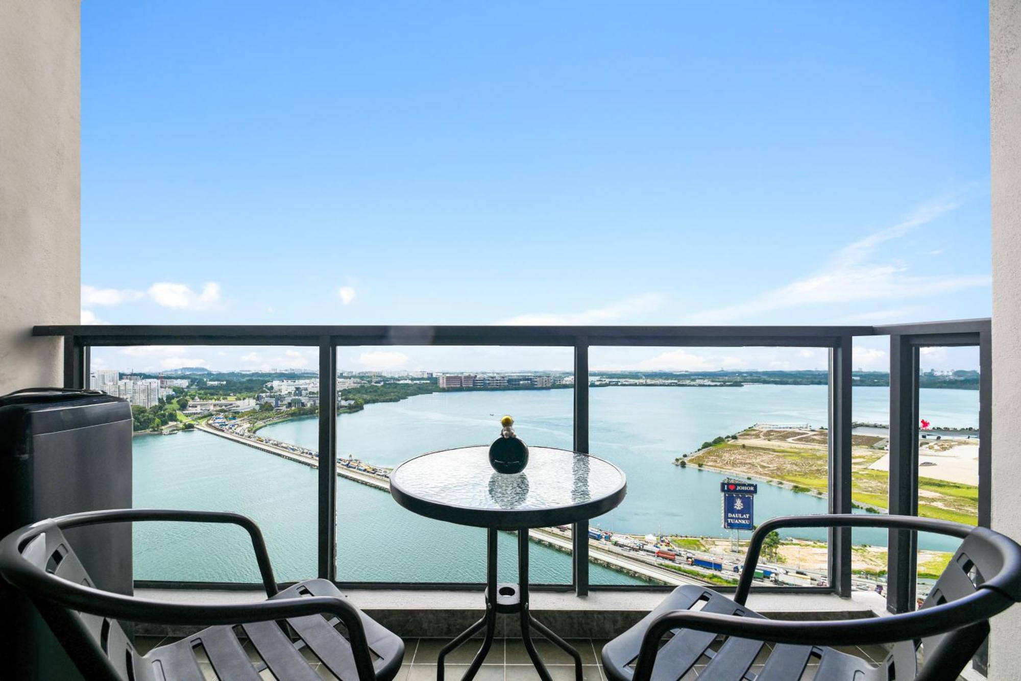 R&f Princess Cove Seine Region By Fuju With Seaview At Jb Centre#adjacent To Singapore#5 Mins Walk To Clq#self Check-in#free Parking Johor Bahru
